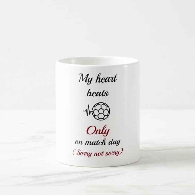 Café Cardio? Eu Assisto Futebol Caneca de Fã de Futebol (Centro)