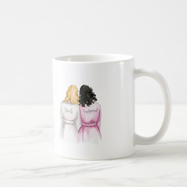 Café Dama de honra? O louro da caneca acena a empregada (Direita)