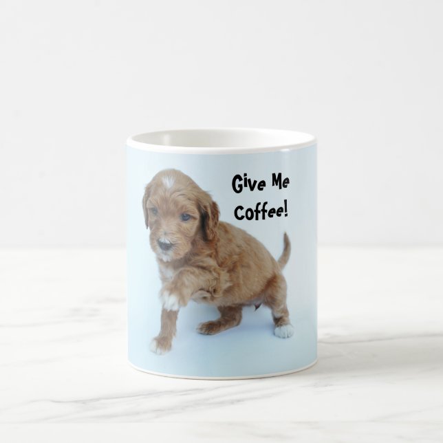 Café Dê-me o café! Caneca de Goldendoodle (Centro)