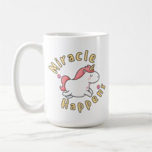 Café design de caneca de unicórnio fofo acontece milagr