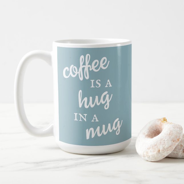 Café é abraço numa caneca azul mudada (Com Donut)
