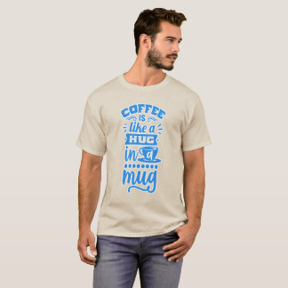 "Café é como um abraço numa caneca - Camiseta de c