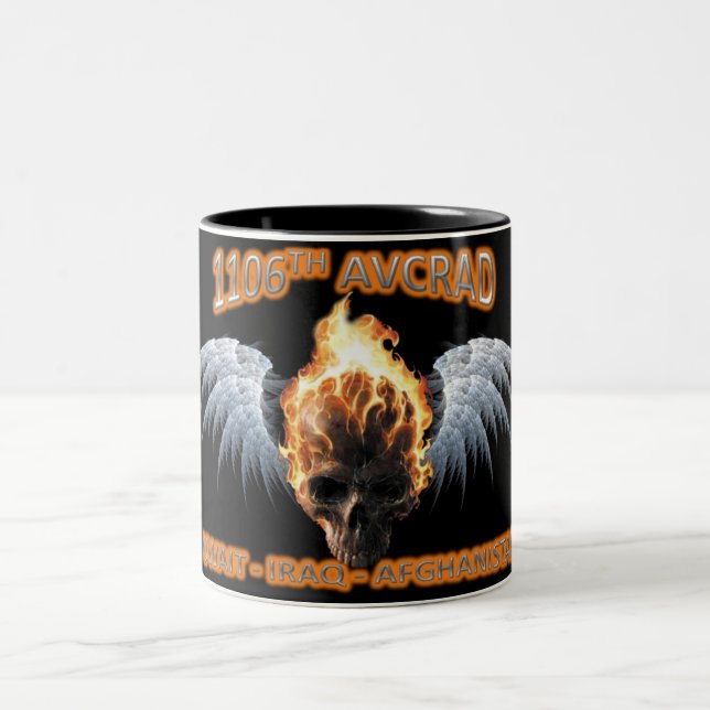 Café Em Dois Tons 1106th Crânio de AVCRAD & caneca flamejantes das (Centro)