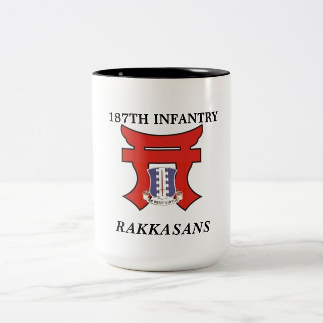 Café Em Dois Tons 187th Caneca de Rakkasans da infantaria (Centro)