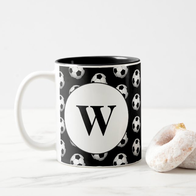 Café Em Dois Tons A bola de futebol do divertimento ostenta a caneca (Com Donut)
