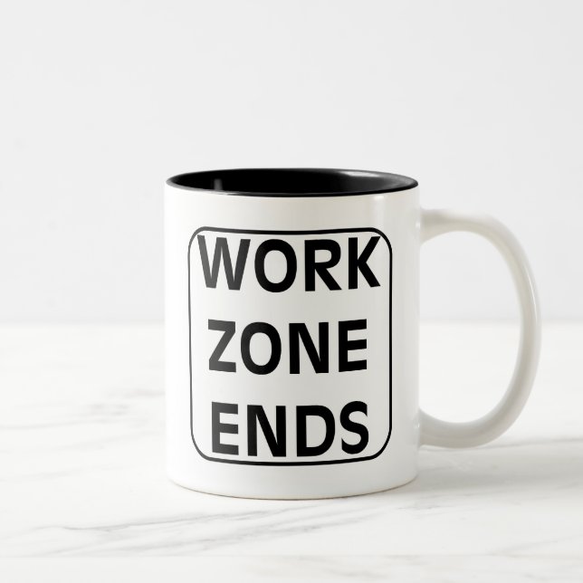 Café Em Dois Tons A zona de trabalho termina a caneca (Direita)