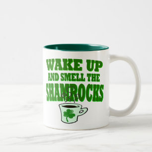 Café Em Dois Tons Acordar Para Cima E Cheire A Caneca De Shamrock