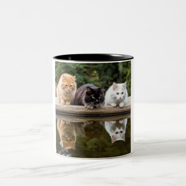 Café Em Dois Tons Amigos Felinos Refletores: Uma Caneca Cerâmica De  (Centro)