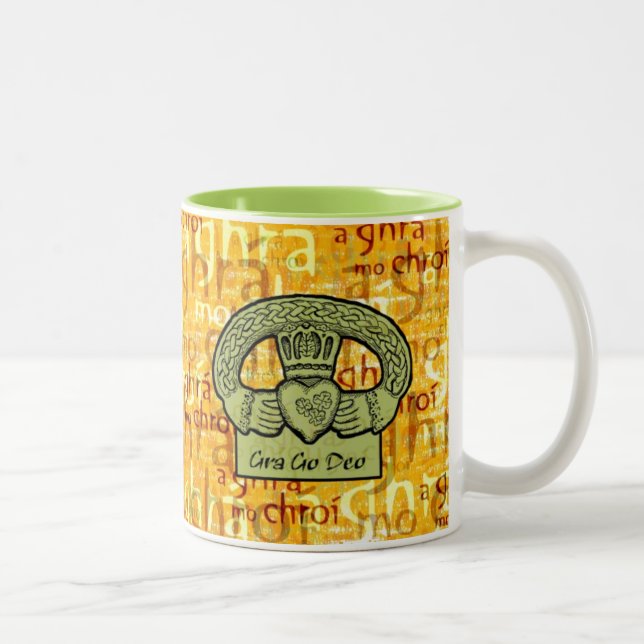 Café Em Dois Tons Amor da caneca de Claddagh do irlandês para sempre (Direita)