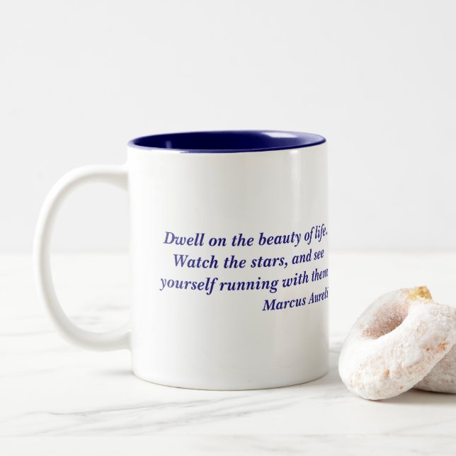 Café Em Dois Tons Beleza de Marcus Aurelius de citações da caneca de (Com Donut)
