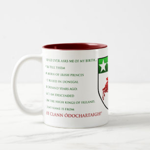 Café Em Dois Tons Caneca da crista de Dougherty