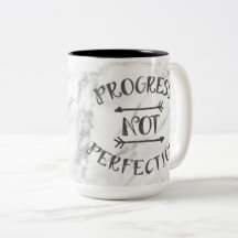 Caneca da perfeição do progresso não - fundo de