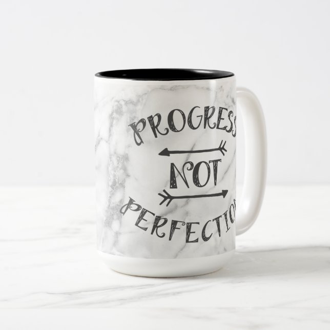 Café Em Dois Tons Caneca da perfeição do progresso não - fundo de (Frente Esquerda)