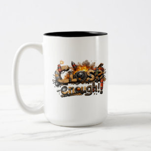 Café Em Dois Tons Caneca de Construção Próxima o Suficiente