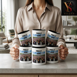 Café Em Dois Tons Caneca de Graduação Finalmente Concluído Turma d