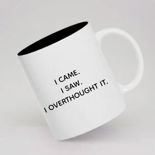 Café Em Dois Tons Caneca de Presente Relacionável para Pensar Demais