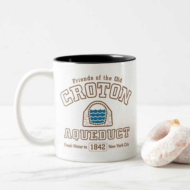 Café Em Dois Tons Caneca do Antigo Aqueduto de Croton (Com Donut)