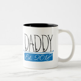 Café Em Dois Tons Caneca do presente do gráfico de Dady Est 2018