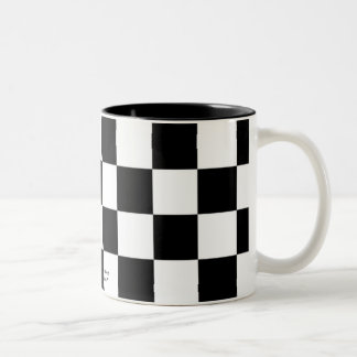 Café Em Dois Tons Caneca do tabuleiro de damas