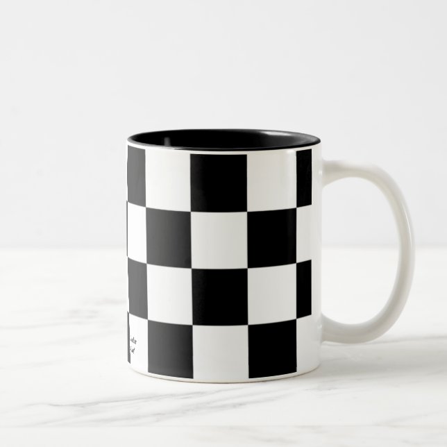 Café Em Dois Tons Caneca do tabuleiro de damas (Direita)