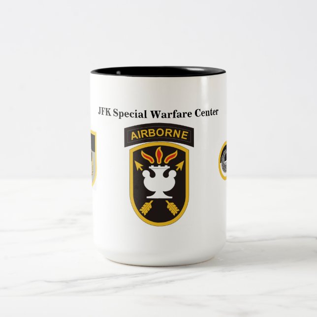 Café Em Dois Tons Caneca especial do centro da guerra de JFK (Centro)