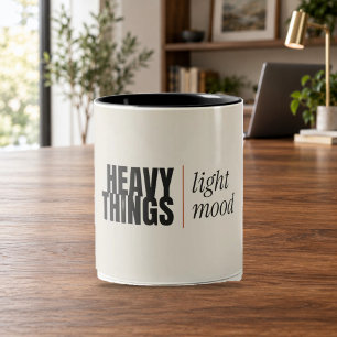 Café Em Dois Tons Coisas Pesadas Humor Leve Caneca de Citação de F