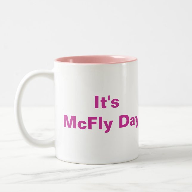 Café Em Dois Tons É rosa da caneca do dia de McFly (Esquerda)