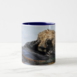 Café Em Dois Tons Espreitando a caneca da lontra de mar