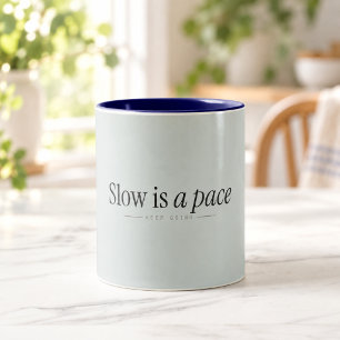 Café Em Dois Tons Lento é um Ritmo Caneca de Motivação Suave