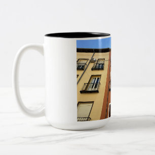 Café Em Dois Tons Madrid — Varandas de Terracota Caneca