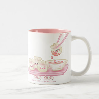Café Em Dois Tons mergulhando a caneca das bolinhas de massa do