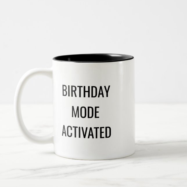 Café Em Dois Tons Modo de Aniversário Ativado Caneca Divertida – Pre (Esquerda)