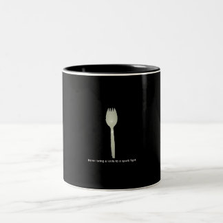 Café Em Dois Tons "Nunca traga uma faca caneca de uma luta do spork"