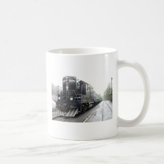 Café Estrada de ferro cénico de Adirondack, caneca da