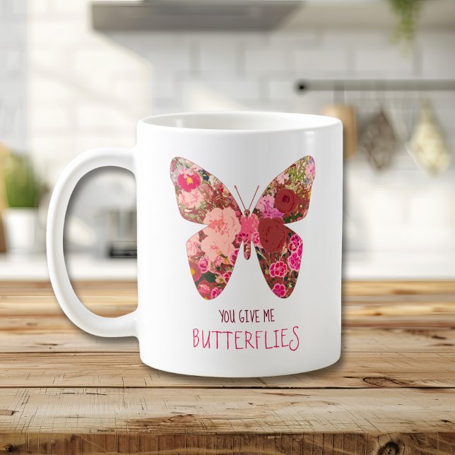 Café Floral me dê borboletas dia de os namorados caneca (Criador carregado)
