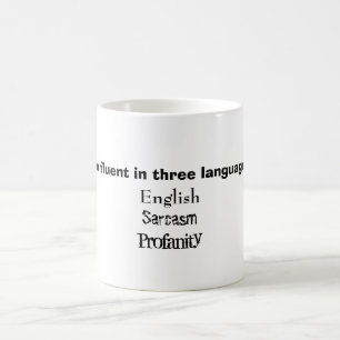 Café Fluente na caneca de três línguas