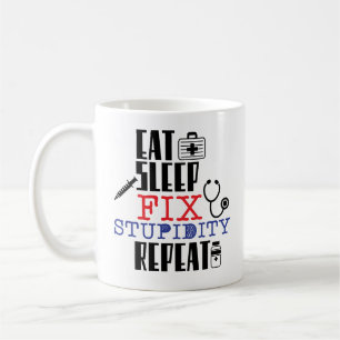 Café Formando engraçado dos cuidados da caneca de caf