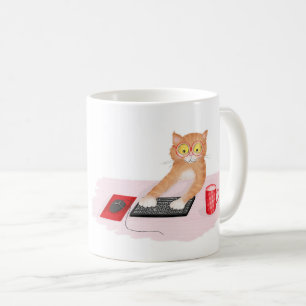 Café Gato bonito navegando na internet numa caneca de c
