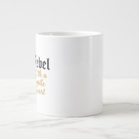 Rebelde com uma suave caneca de tipografia cardíac