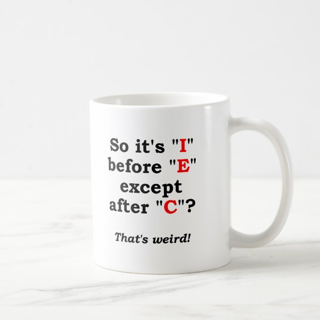 Café 'I' antes de 'E' Caneca Divertida (Direita)