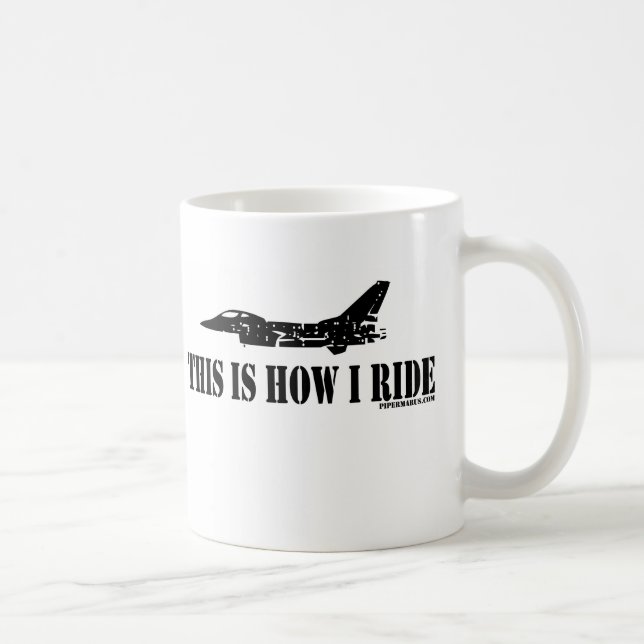 Café Isto é como eu monto a caneca do avião de combate (Direita)
