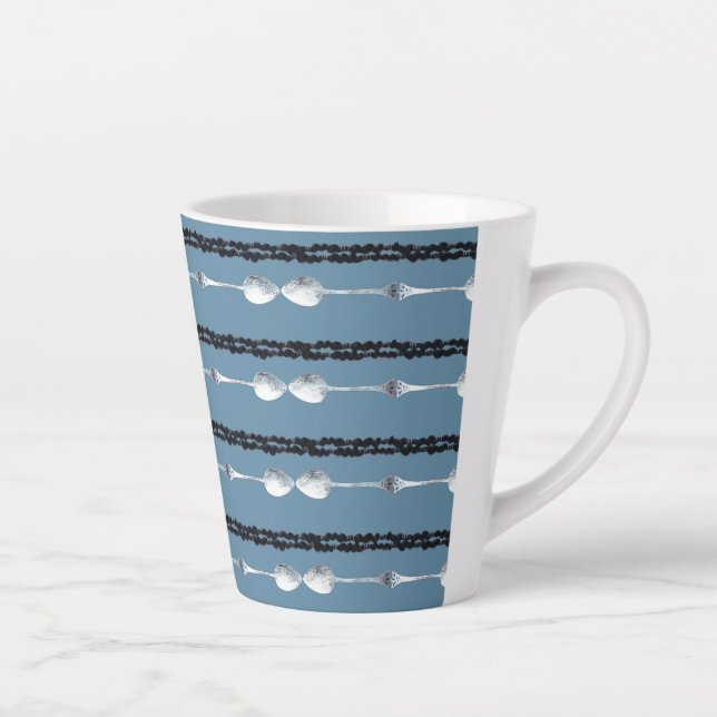 Café Latte caneca com colher de prata e fio esticado (Direita)