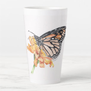 Café Latte Design de borboleta Monarca em uma caneca