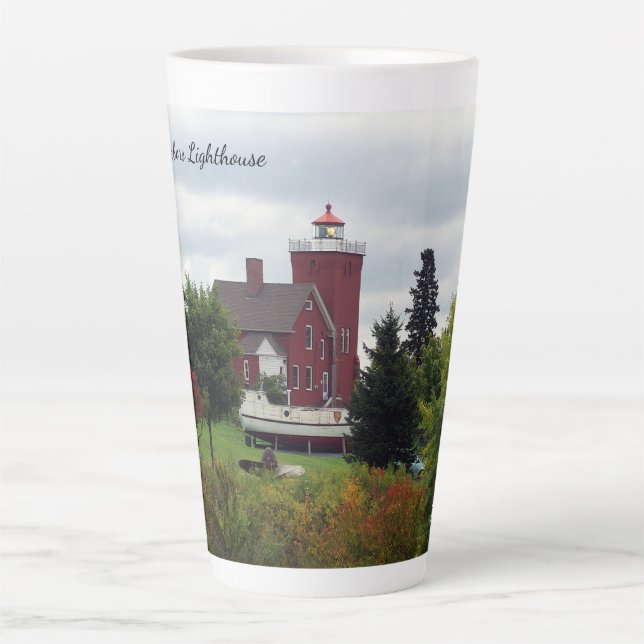 Café Latte Dois arbustos - Farol e caneca de latão (Frente)