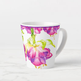 Café Latte Holi em uma pequena caneca de latão