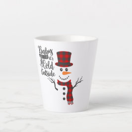 Café Latte O Bebê É Frio Fora Da Caneca De Neve