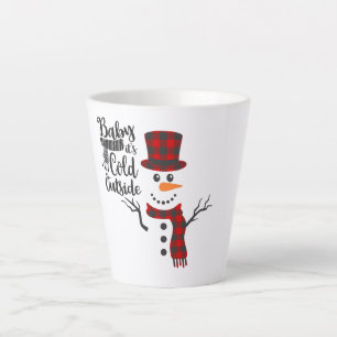 Café Latte O Bebê É Frio Fora Da Caneca De Neve