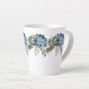 Café Latte Rosas azuis e caneca de latão interina com íris