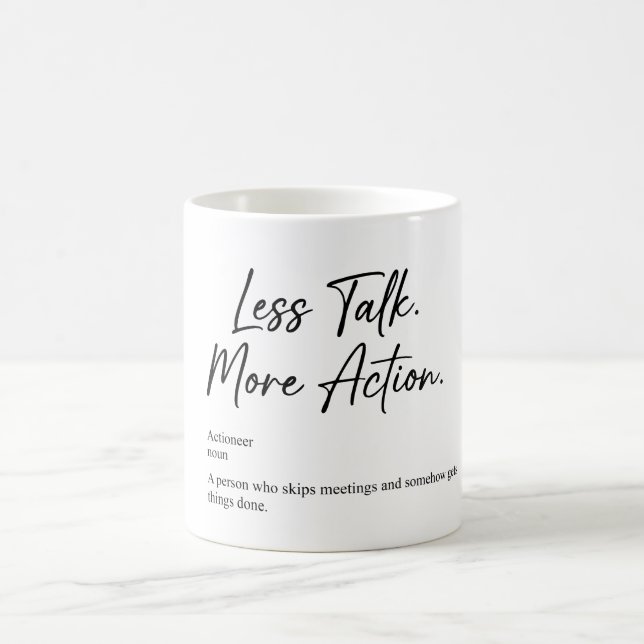 Café Menos Conversa, Mais Ação | Caneca de Motivação (Centro)