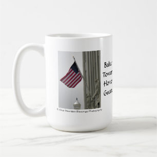 Café O padeiro eleva-se guarda de honra - caneca quente